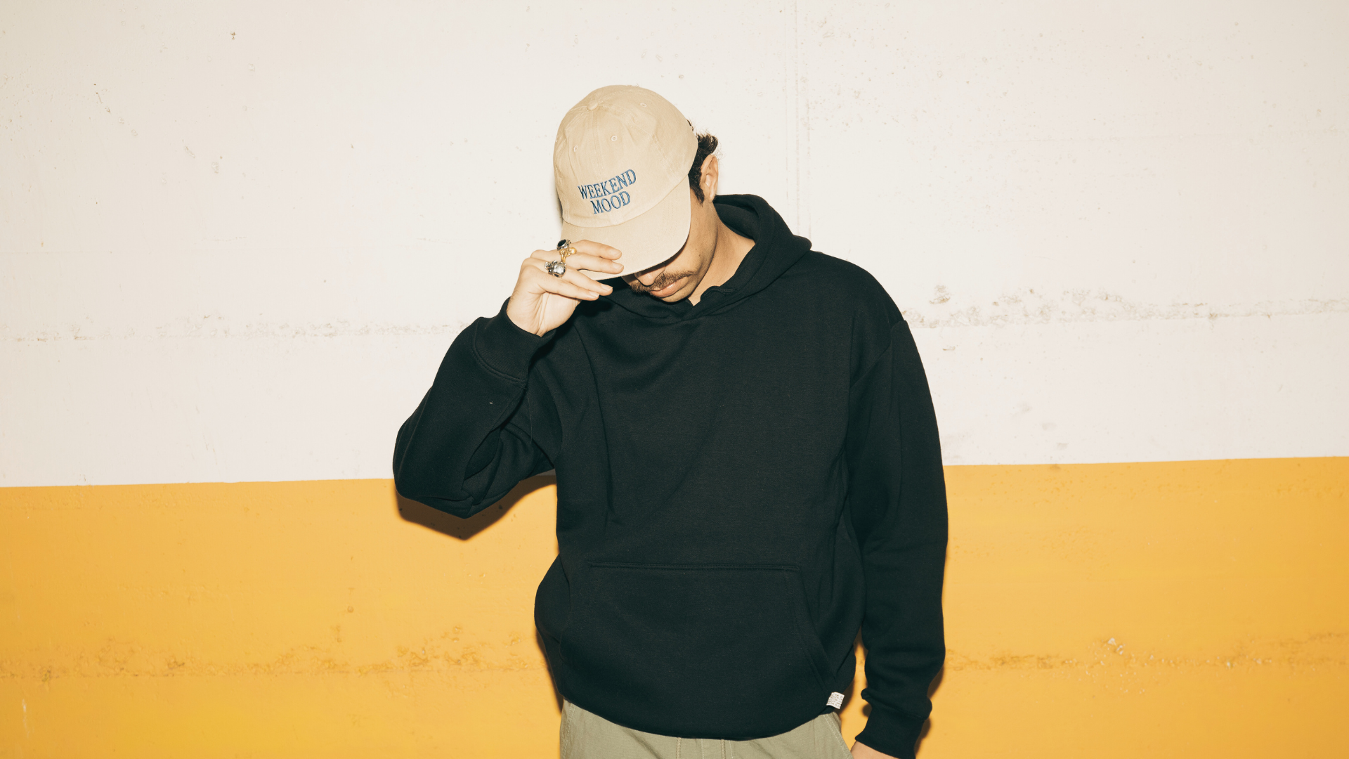Second-Hand Sweaters and Cardigans for Masculine Fit
