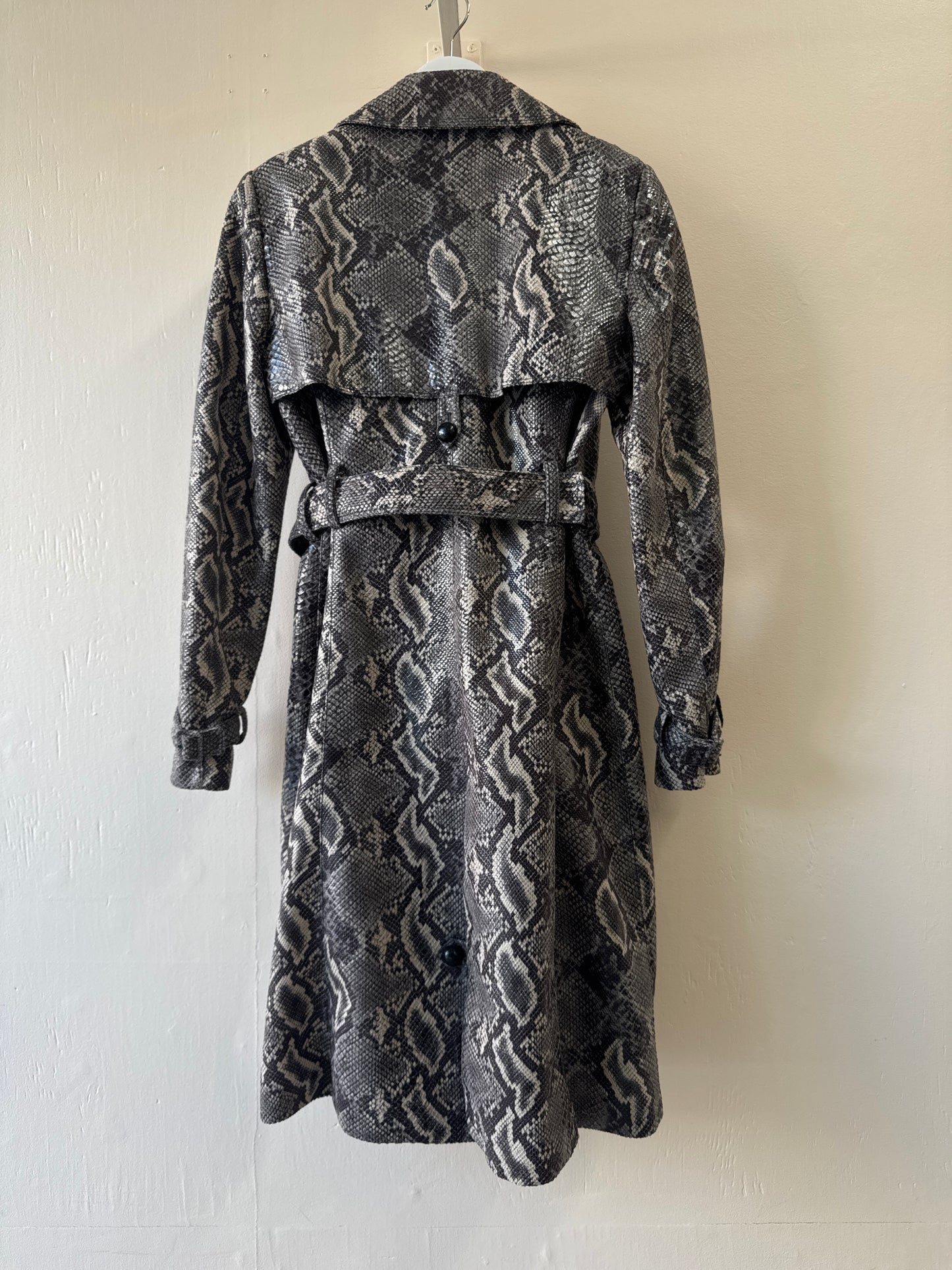 Trench coat en faux cuir de serpent Zara