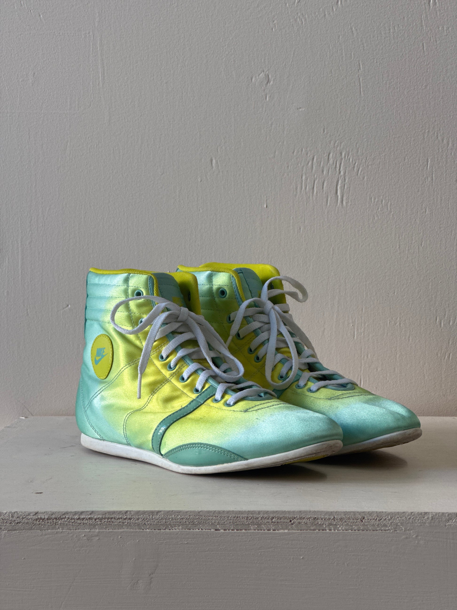 Second-Hand Nike Athletic Shoes