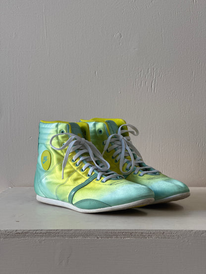 Second-Hand Nike Athletic Shoes