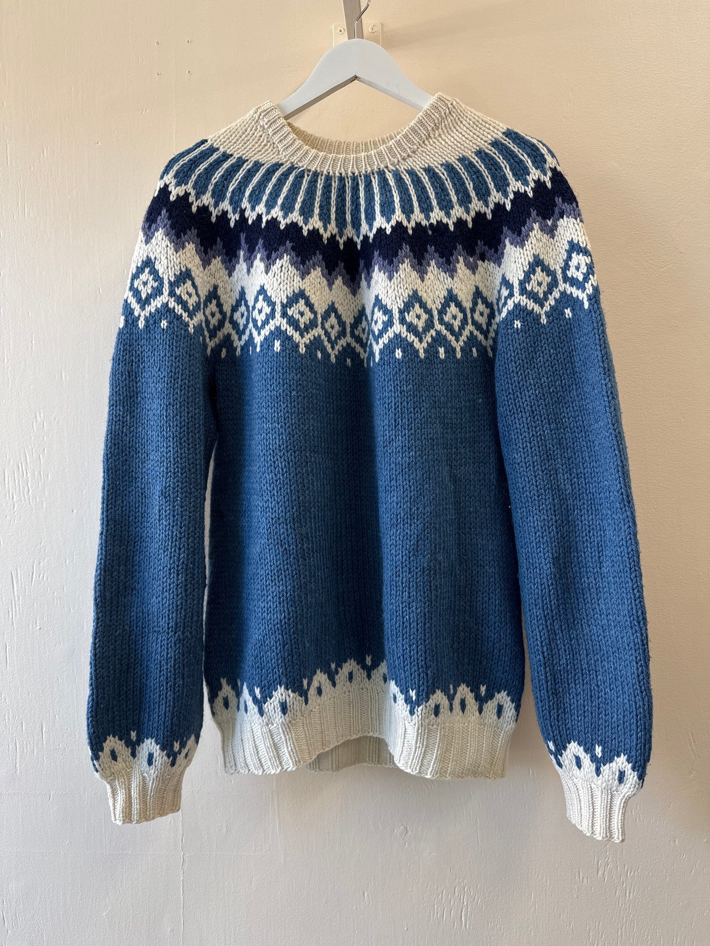 Second-Hand-Santas-De-Los-Dressa-Vintage-Knit-Wool-Sweater